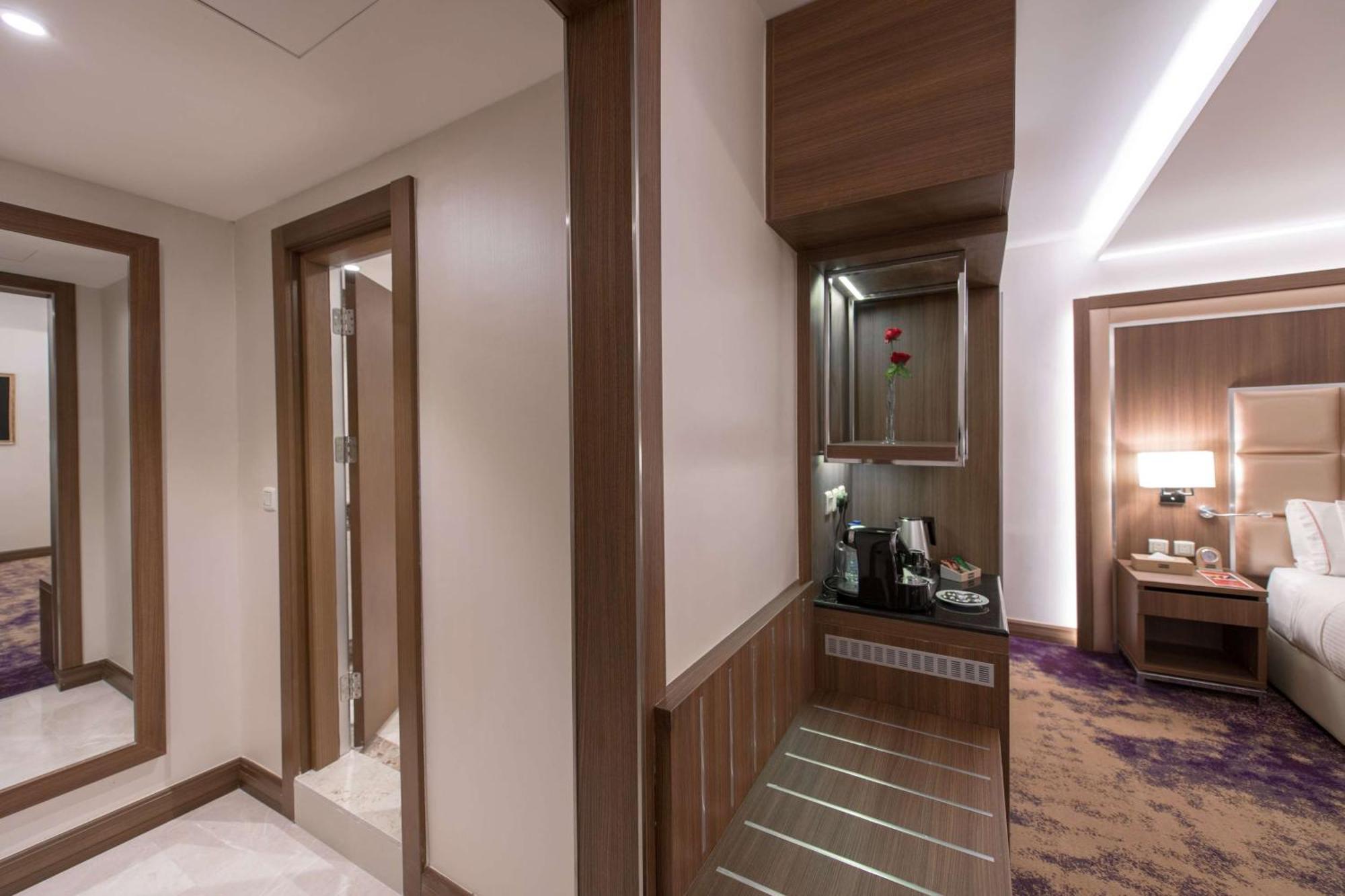 Ramada By Wyndham Continental