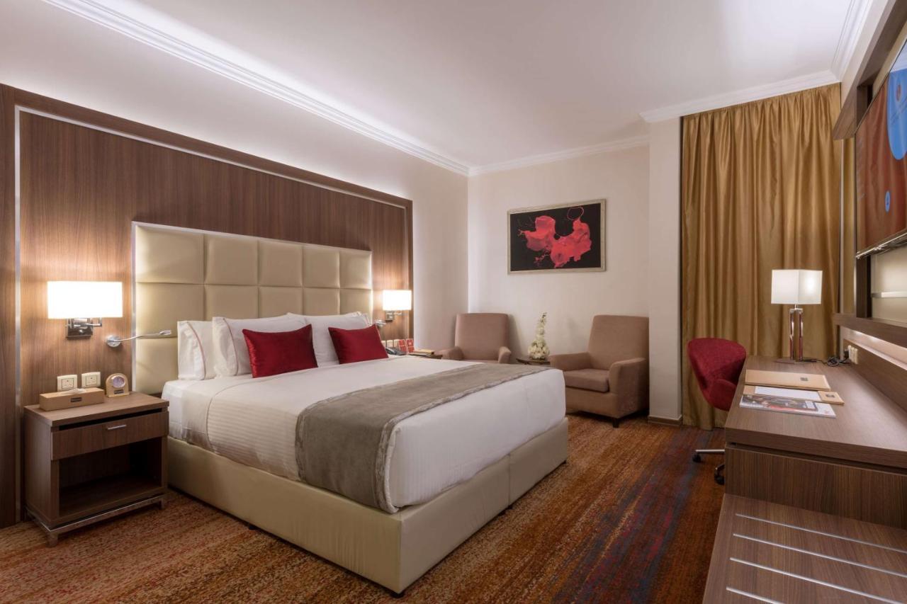 Ramada By Wyndham Continental Hotel 3*