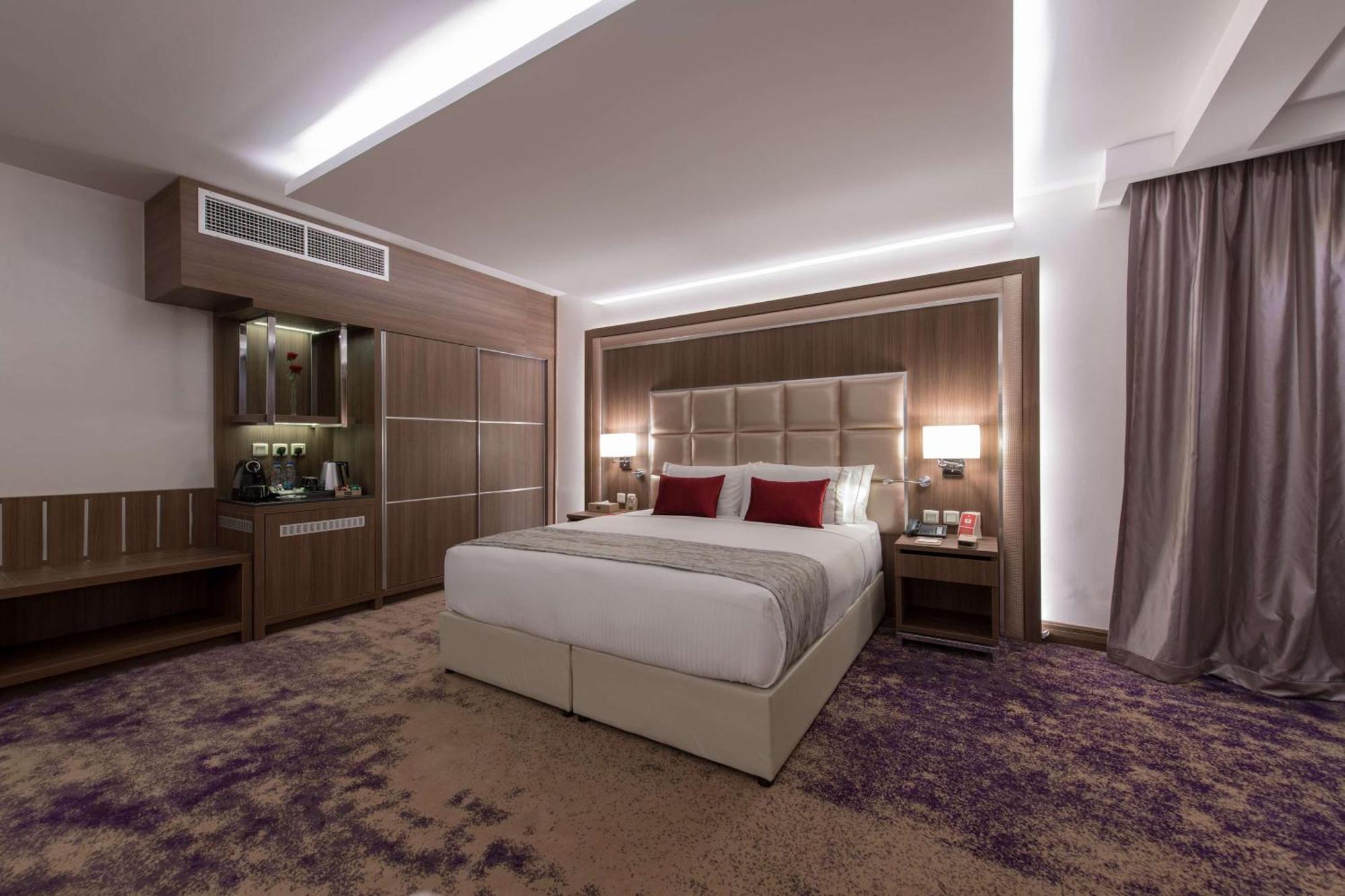 Ramada By Wyndham Continental