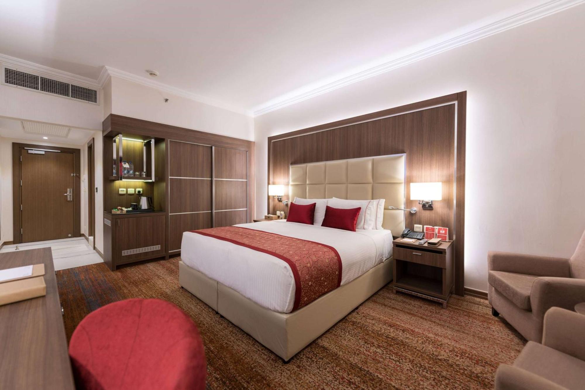 Ramada By Wyndham Continental Hotel Jeddah