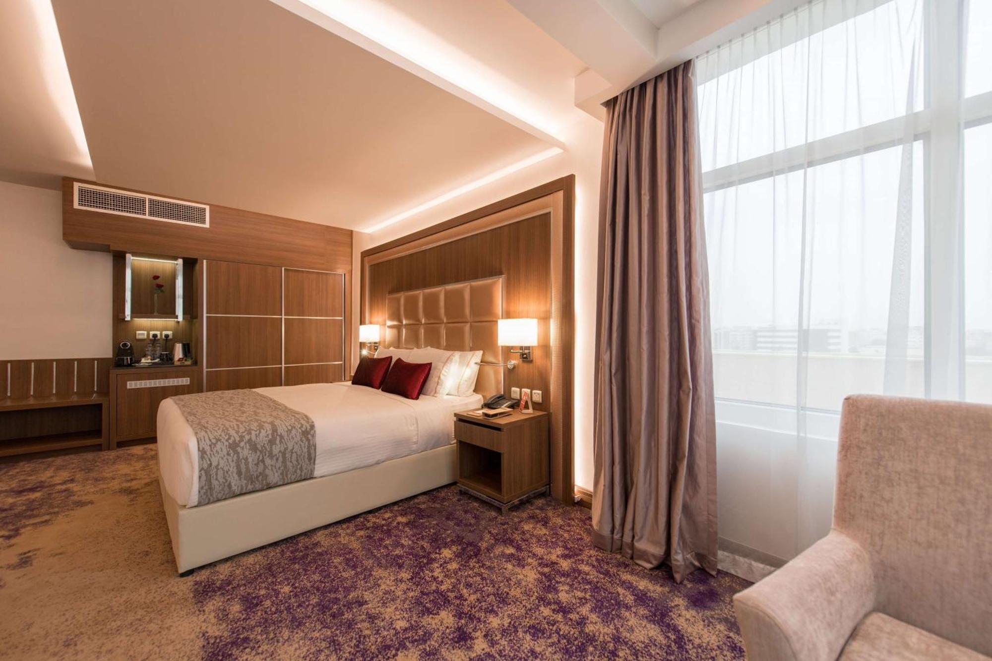 Hotel Ramada By Wyndham Continental